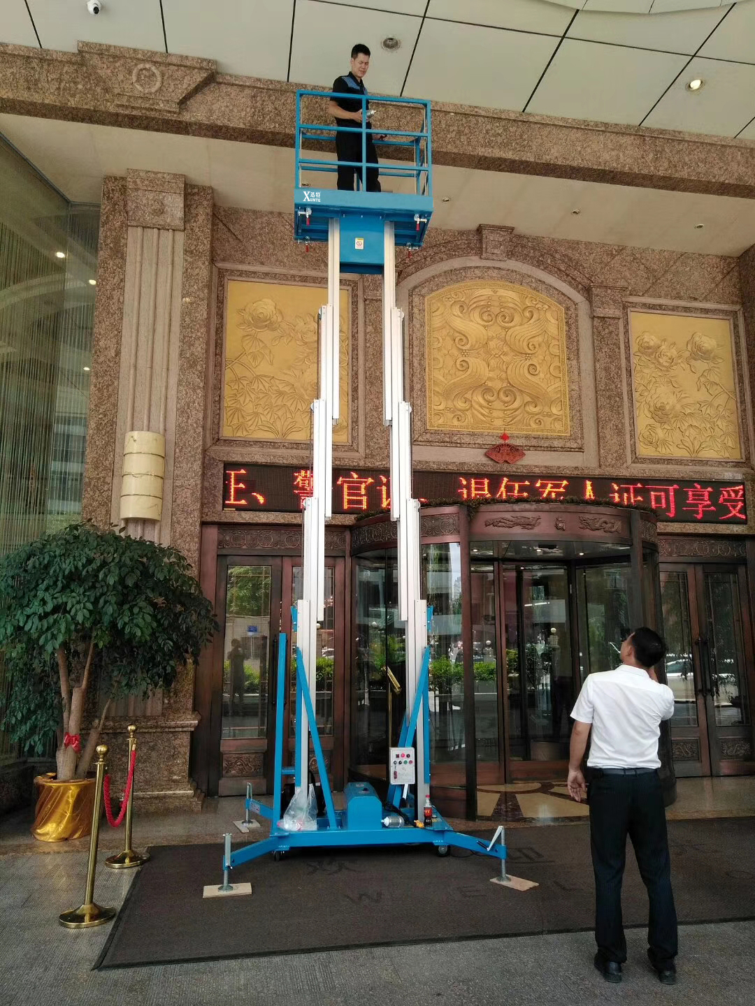 雙桅柱升降機(jī) 雙桅柱升降機(jī)